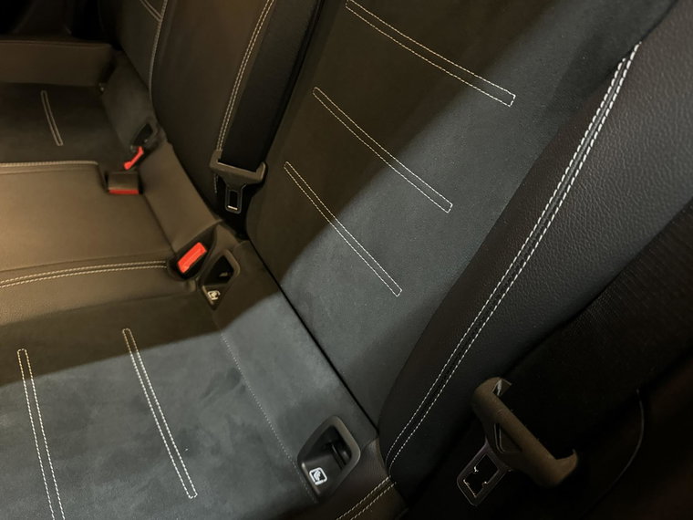 Vehicle Image 32