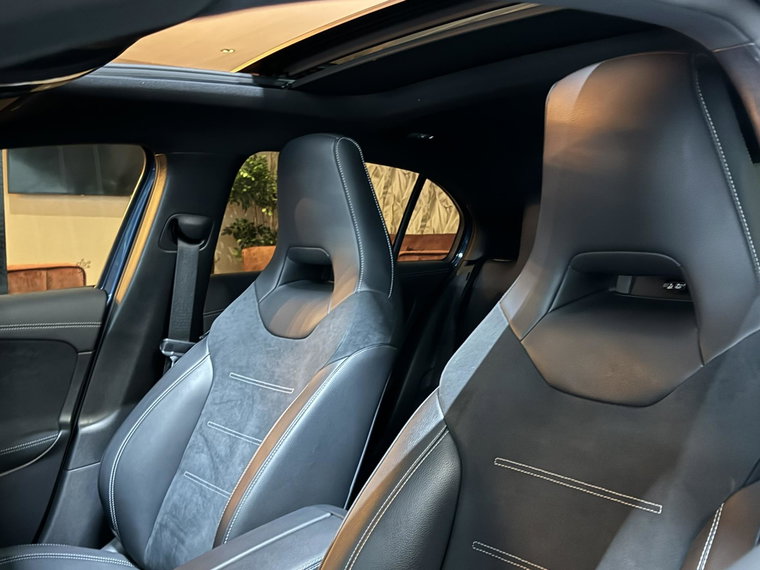 Vehicle Image 36