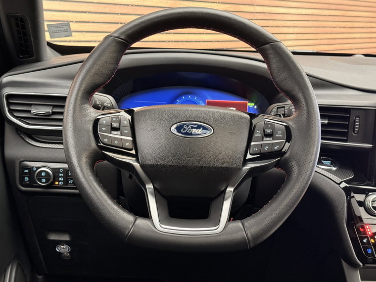 Vehicle Image 25