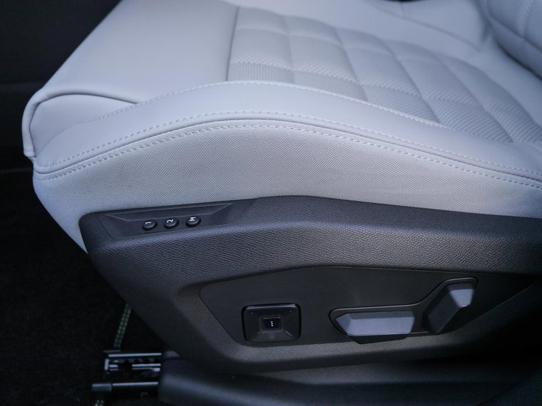 Vehicle Image 37