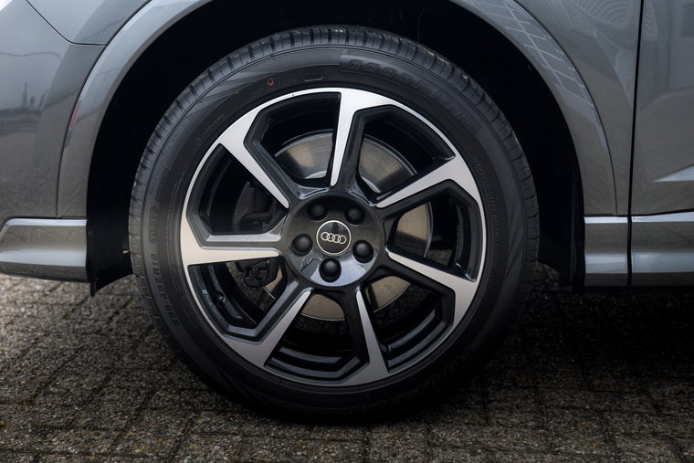 Vehicle Image 14