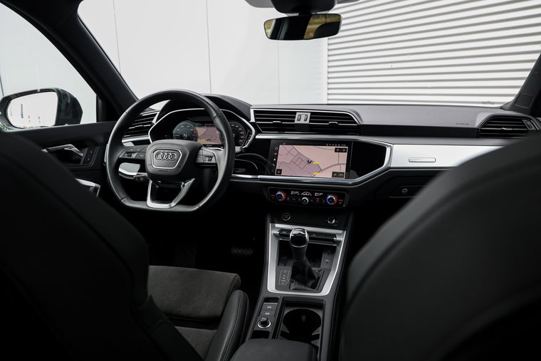 Vehicle Image 25