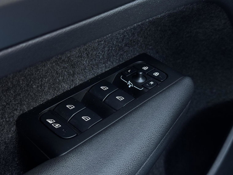 Vehicle Image 42