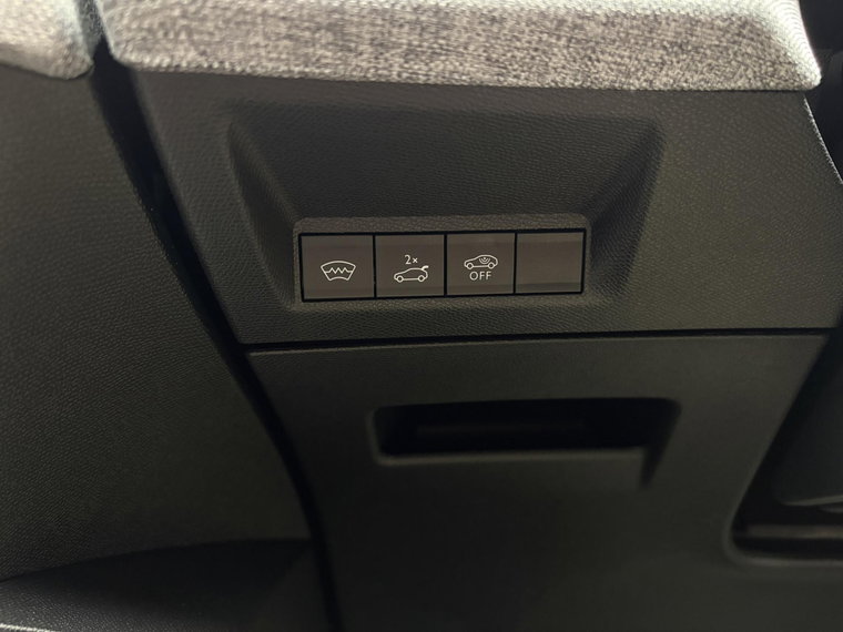 Vehicle Image 28