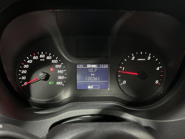 Vehicle Image 25