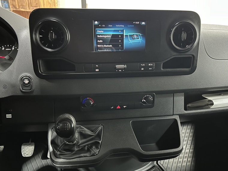 Vehicle Image 27