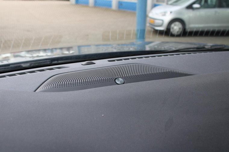 Vehicle Image 38