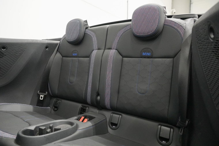 Vehicle Image 32