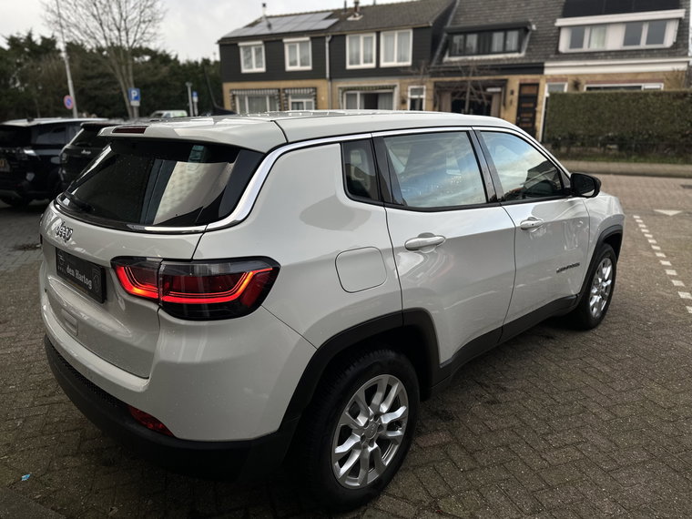 Vehicle Image 42