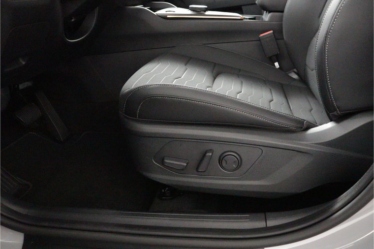 Vehicle Image 38