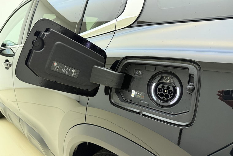 Vehicle Image 16