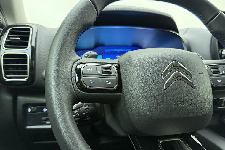 Vehicle Image 24