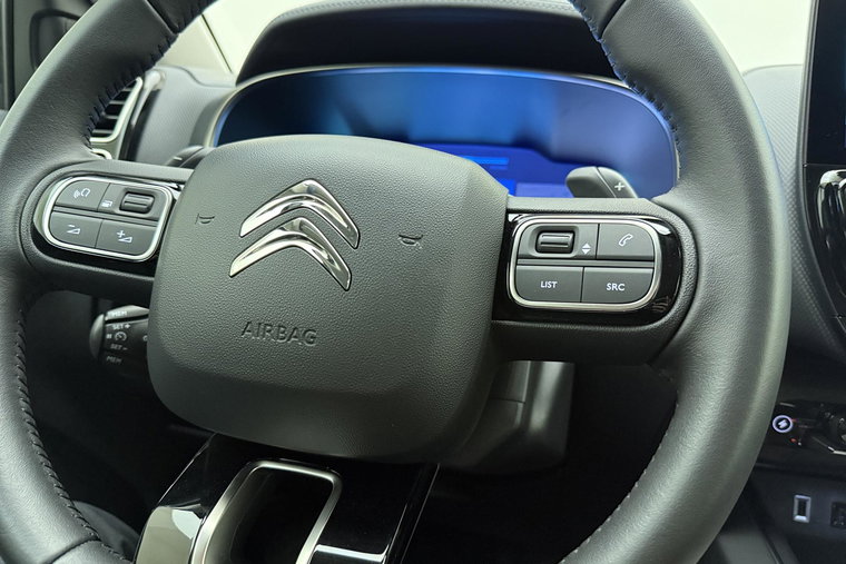 Vehicle Image 25