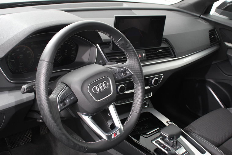 Vehicle Image 9