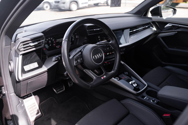 Vehicle Image 30
