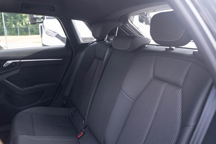 Vehicle Image 38