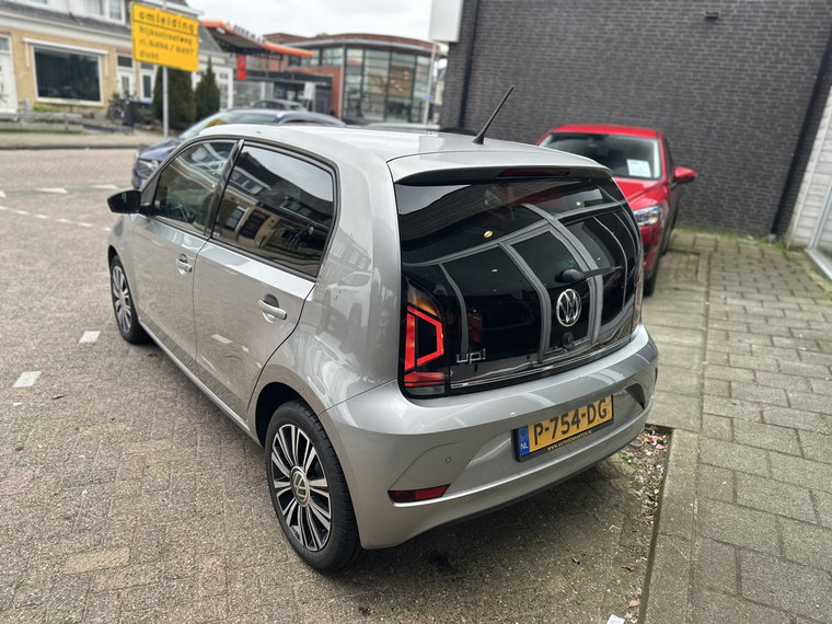 Vehicle Image 32