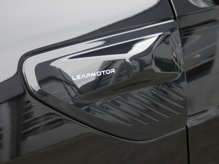 Vehicle Image 30