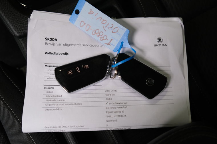 Vehicle Image 32