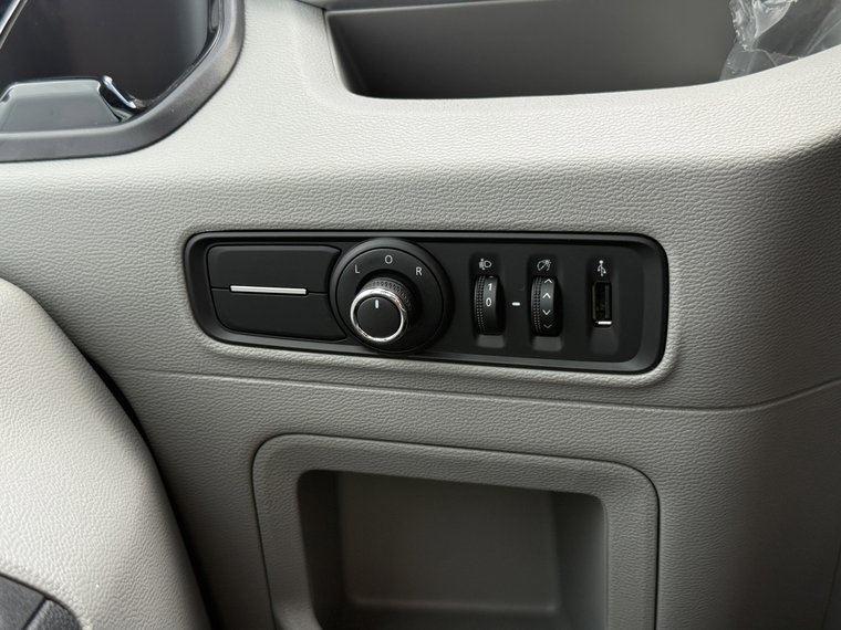 Vehicle Image 28