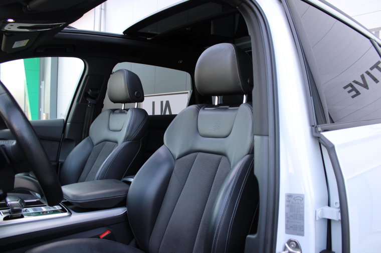 Vehicle Image 30