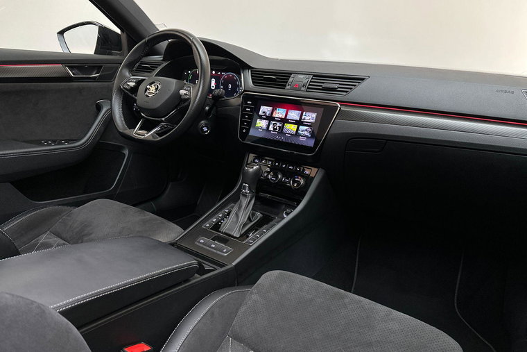 Vehicle Image 16