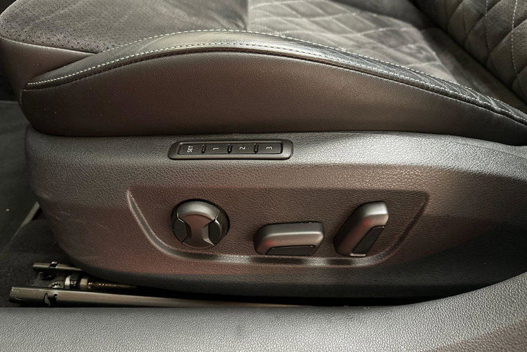 Vehicle Image 19