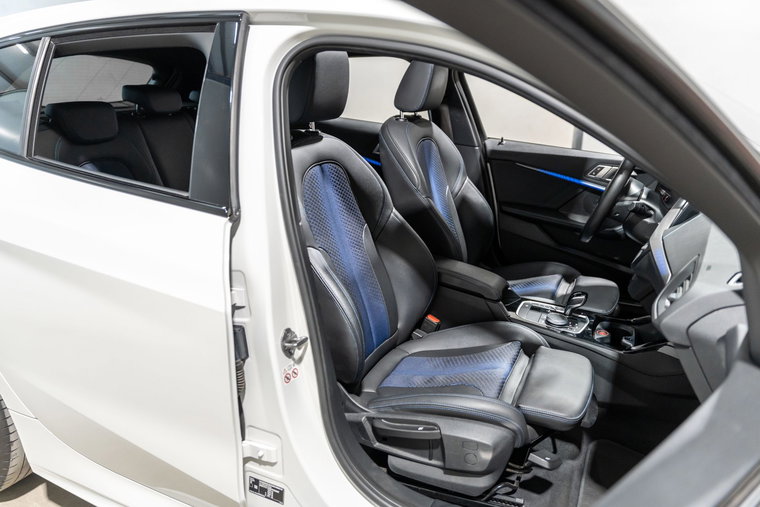 Vehicle Image 18