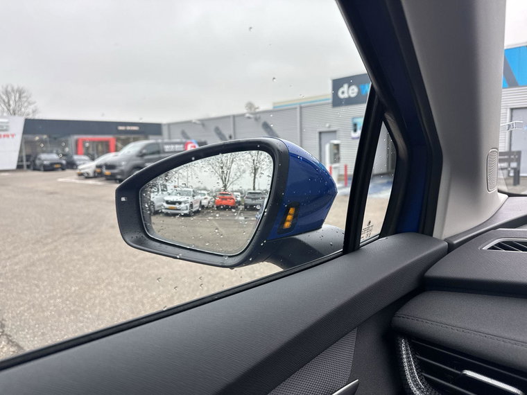 Vehicle Image 28
