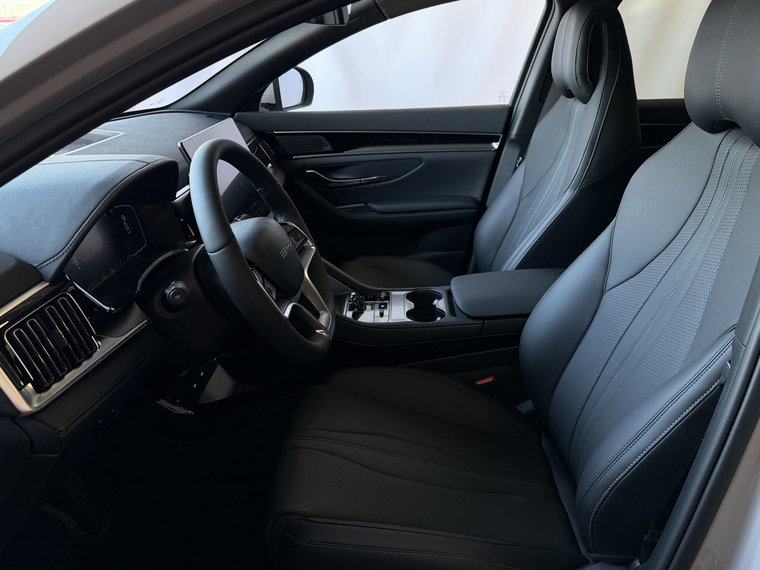 Vehicle Image 18