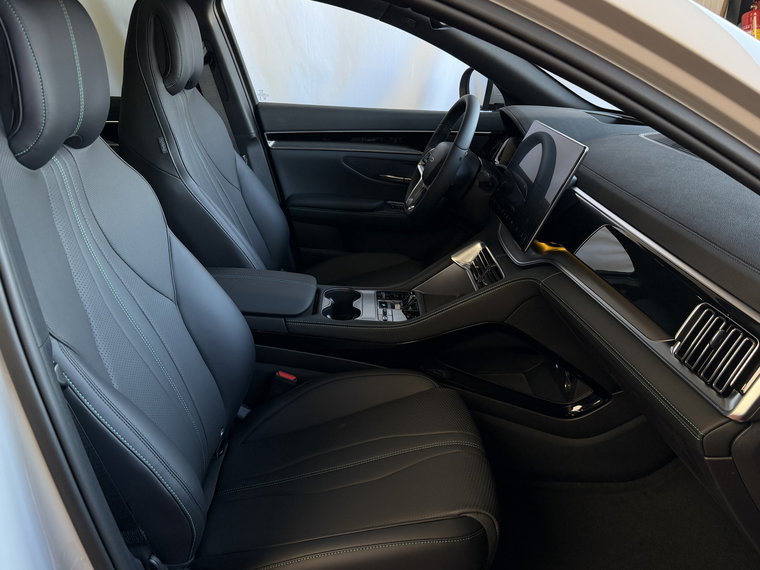 Vehicle Image 33