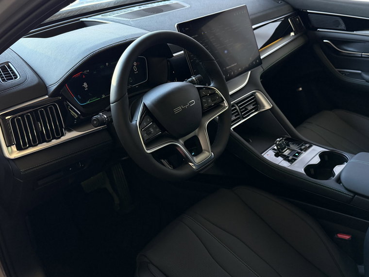 Vehicle Image 9