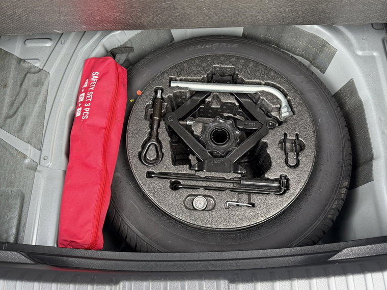 Vehicle Image 38