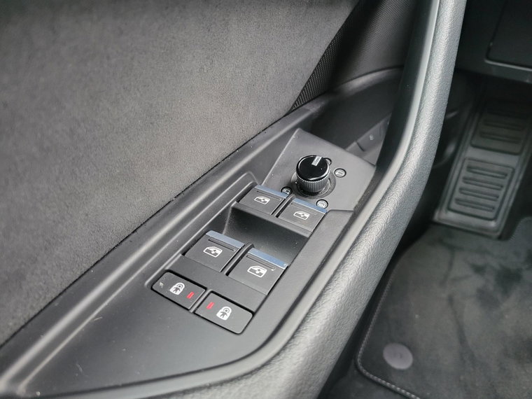 Vehicle Image 38