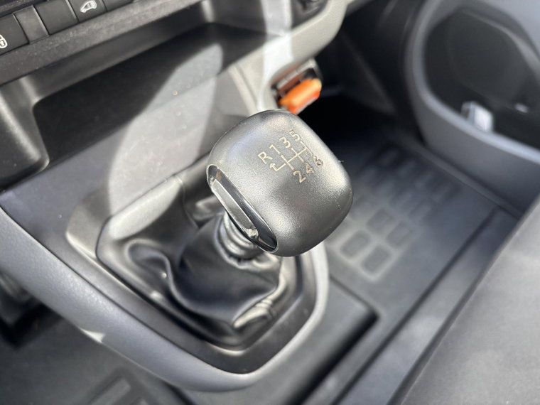 Vehicle Image 34