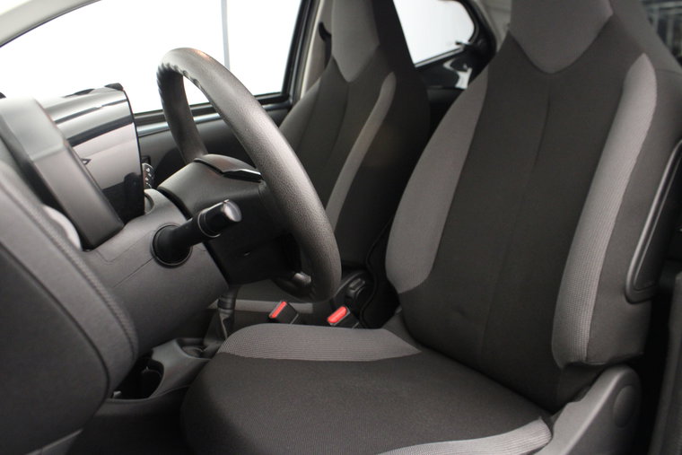 Vehicle Image 12