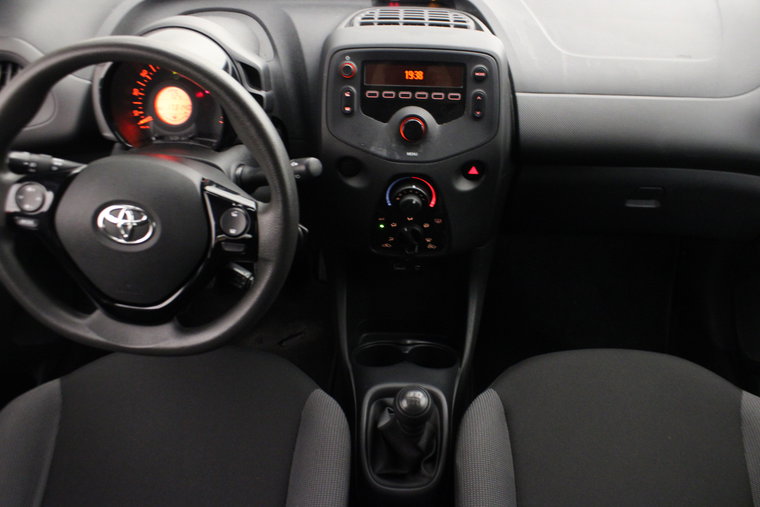 Vehicle Image 9