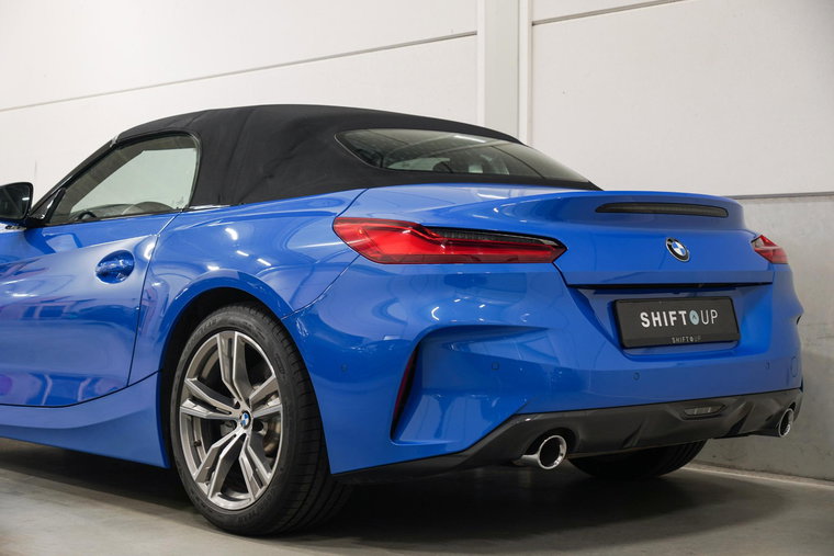 Vehicle Image 32