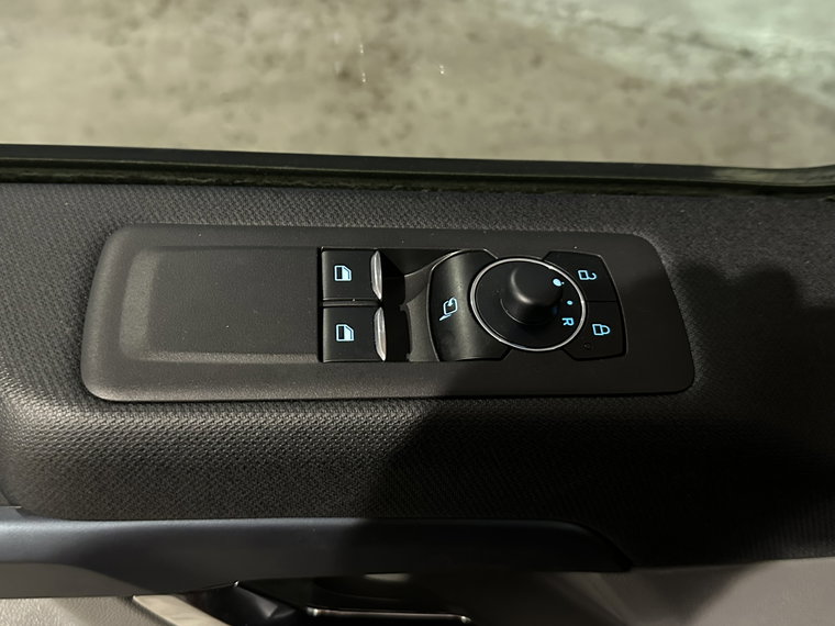 Vehicle Image 27