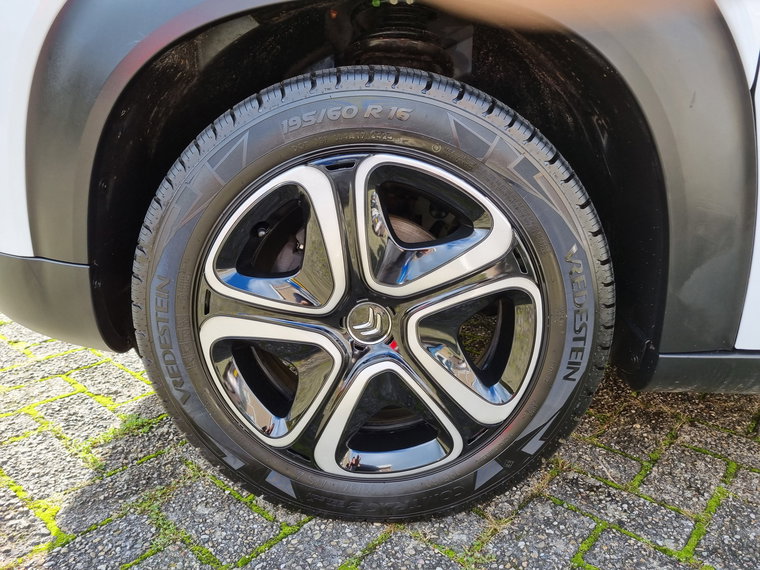 Vehicle Image 16