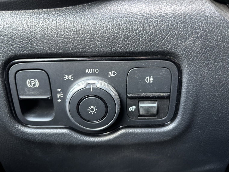 Vehicle Image 28