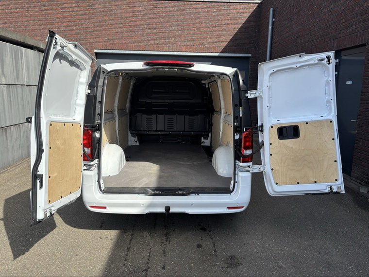 Vehicle Image 33
