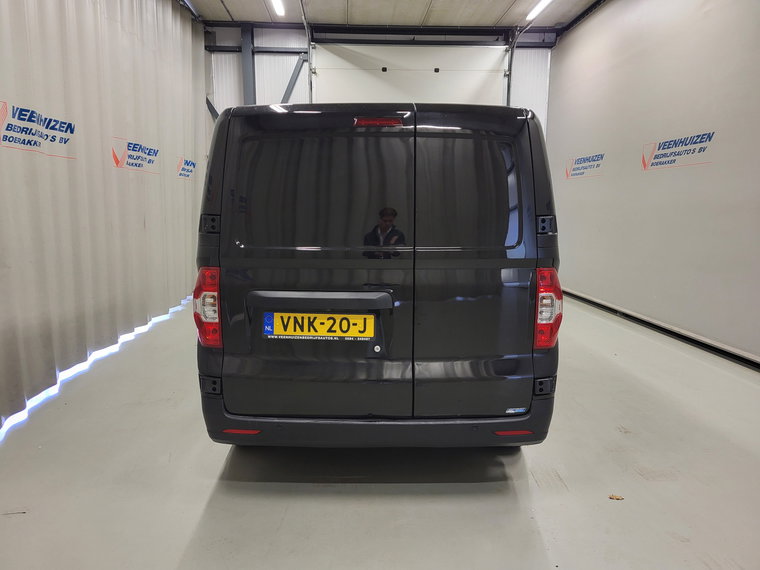 Vehicle Image 16