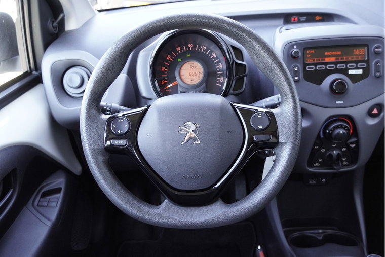 Vehicle Image 14
