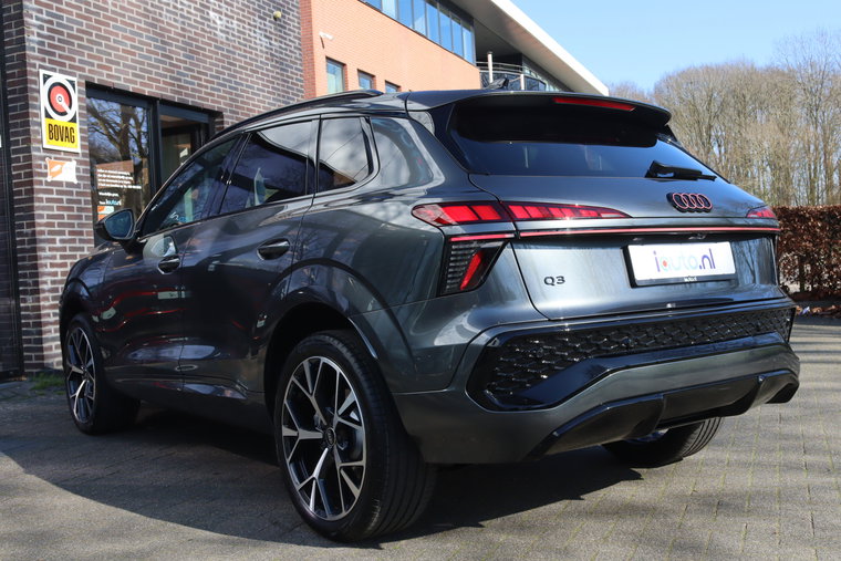 Vehicle Image 42