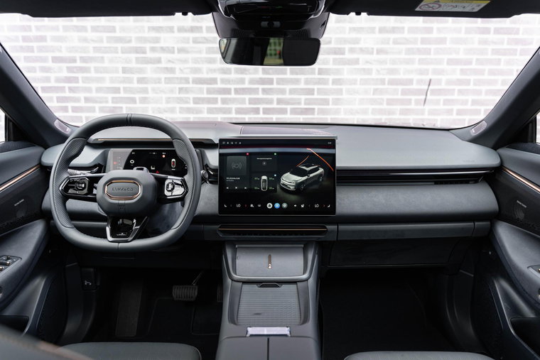 Vehicle Image 6