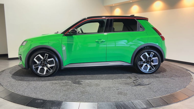 Vehicle Image 12