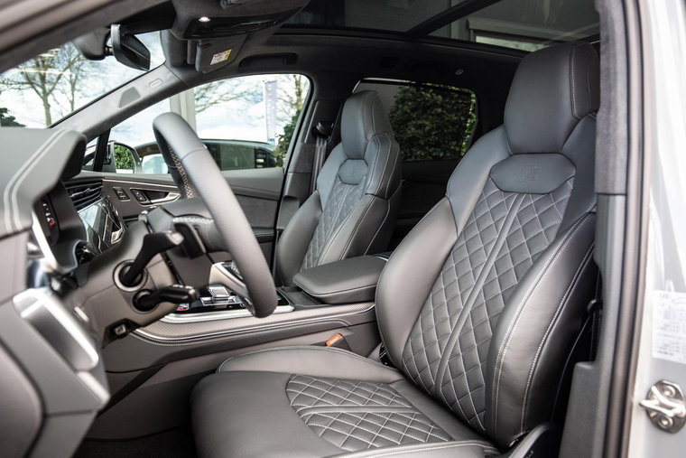 Vehicle Image 6
