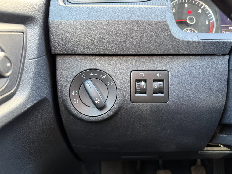 Vehicle Image 26
