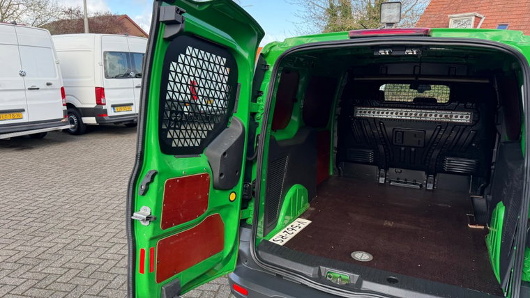 Vehicle Image 12